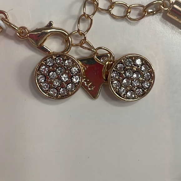BNIB Guess Logo Rhinestone Lock & Key Charm Bracelet Earring Set Gold Tone 3 pc - Picture 4 of 8